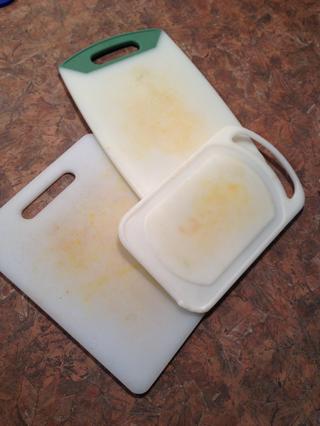 Hack #91: Whiten your cutting boards with bleach