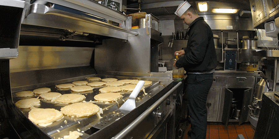 Electric vs Gas Griddles: Which is Best for Your Commercial Kitchen?